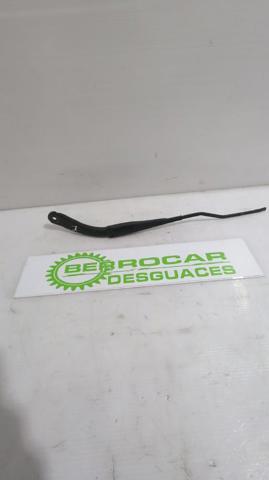 Ramię wycieraczki szyby przedniej Dacia Logan 2 L8_