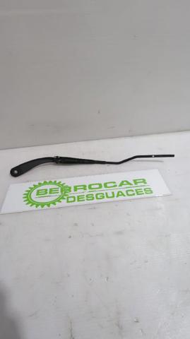 Ramię wycieraczki szyby przedniej Dacia Logan 2 L8_