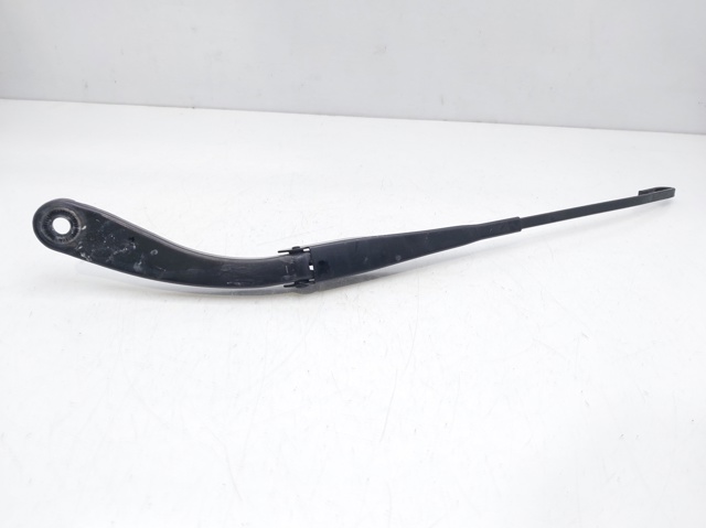 Ramię wycieraczki szyby przedniej 288817528R RENAULT