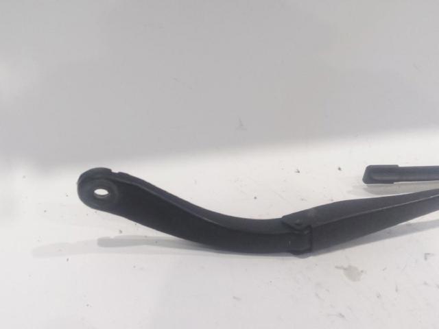 Ramię wycieraczki szyby przedniej Dacia Logan 2 L8_