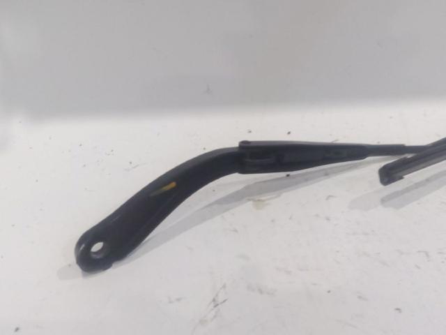 Ramię wycieraczki szyby przedniej Dacia Logan 2 L8_
