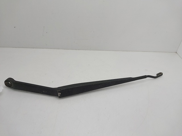 Ramię wycieraczki szyby przedniej 288818H900 NISSAN