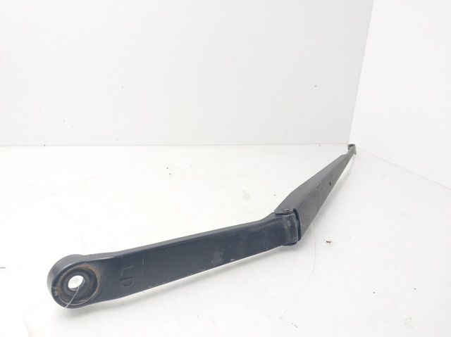 Ramię wycieraczki szyby przedniej 288818H900 NISSAN