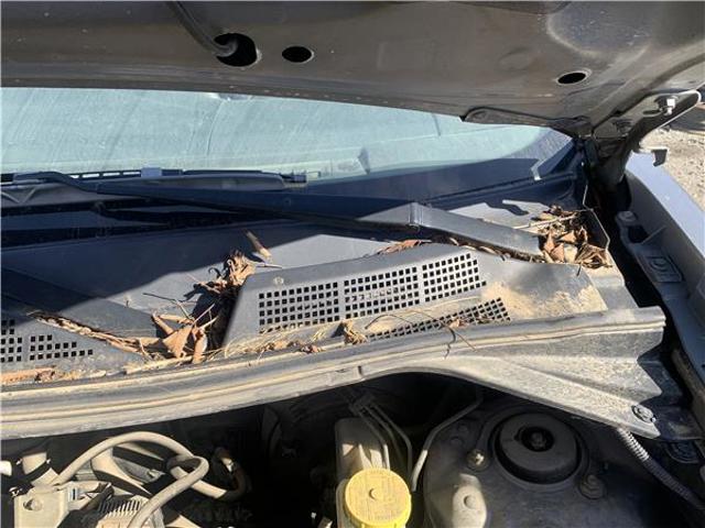 Ramię wycieraczki szyby przedniej 288818H900 NISSAN