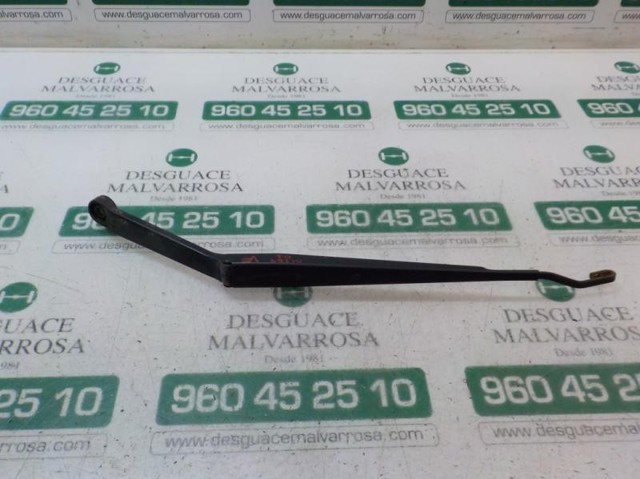 Ramię wycieraczki szyby przedniej 288818H900 NISSAN