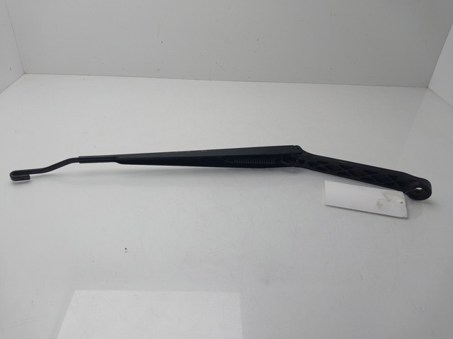 Ramię wycieraczki szyby przedniej 288818H900 NISSAN