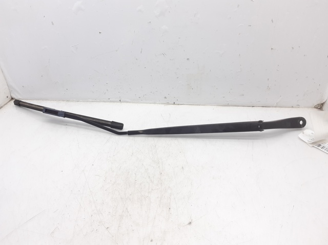 Ramię wycieraczki szyby przedniej 288860005R RENAULT