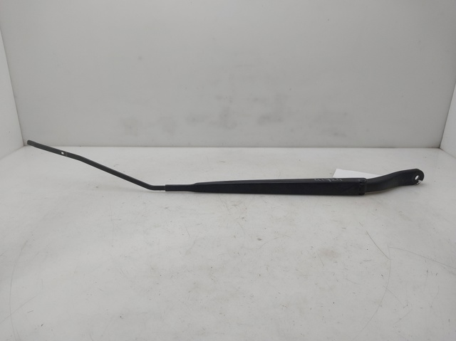 Ramię wycieraczki szyby przedniej 288860005R RENAULT