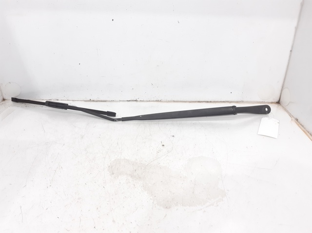 Ramię wycieraczki szyby przedniej 288860005R RENAULT