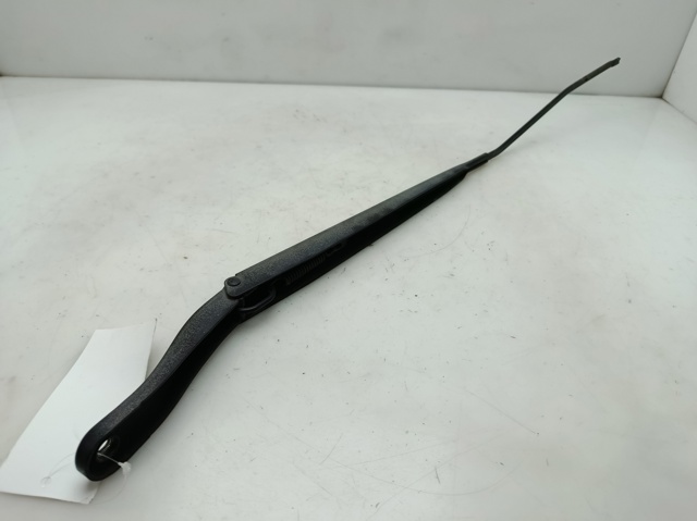 Ramię wycieraczki szyby przedniej 288860005R RENAULT