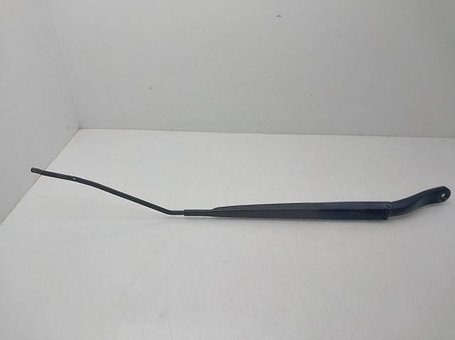 Ramię wycieraczki szyby przedniej 288860005R RENAULT