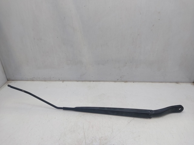 Ramię wycieraczki szyby przedniej 288860005R RENAULT