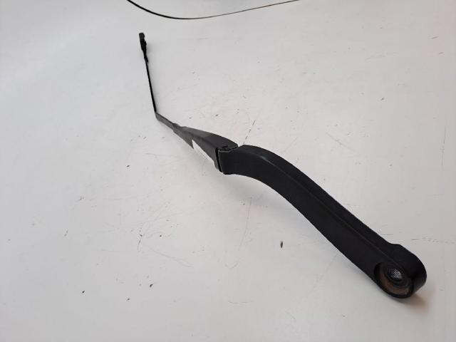 Ramię wycieraczki szyby przedniej 288864419R RENAULT