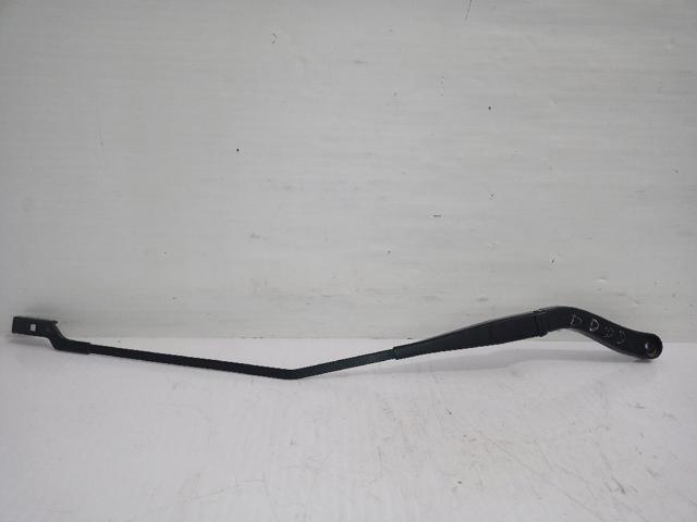 Ramię wycieraczki szyby przedniej 288864419R RENAULT