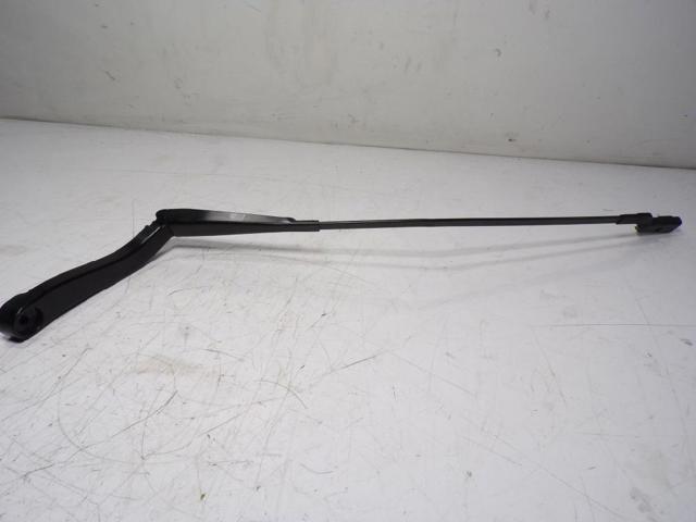 Ramię wycieraczki szyby przedniej 288864419R RENAULT