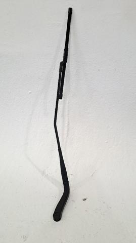 Ramię wycieraczki szyby przedniej 288864419R RENAULT