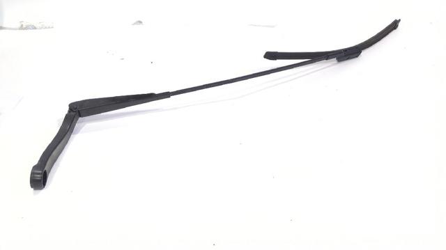 Ramię wycieraczki szyby przedniej 288864419R RENAULT
