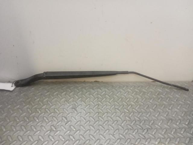 Ramię wycieraczki szyby przedniej 288866482R RENAULT