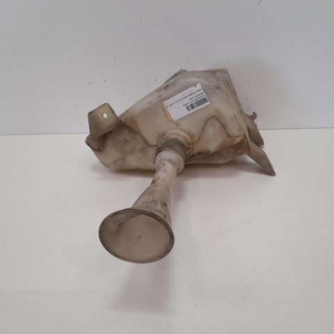 Zbiorniczek spryskiwacza szyb Nissan Primera P12