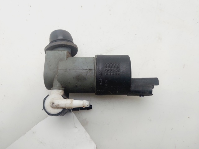 Pompka spryskiwacza szyby przedniej 28920BU010 NISSAN
