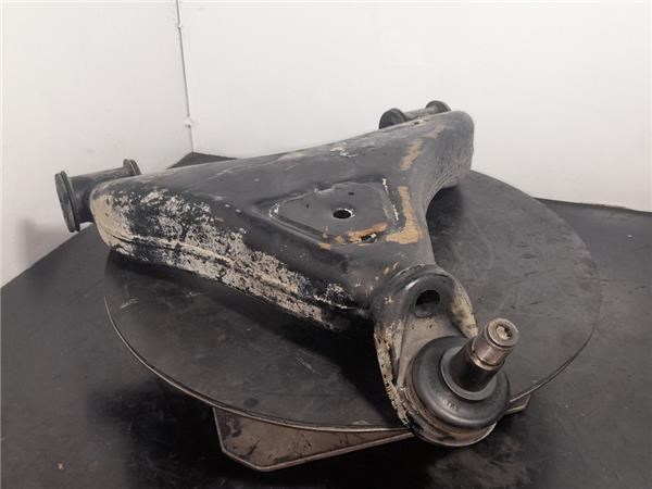 Wahacz zawieszenia przedniego dolny lewy 2D0407021B VAG