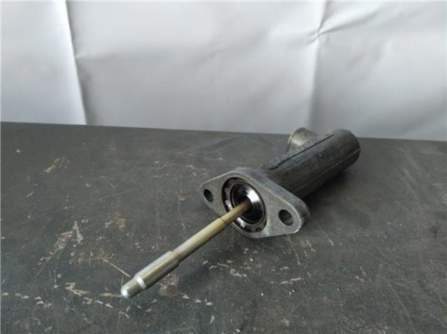 Cylinder roboczy sprzęgła 2D0721261A VAG