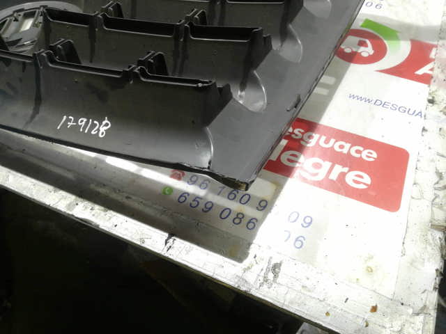 Atrapa chłodnicy 2E0853653 VAG