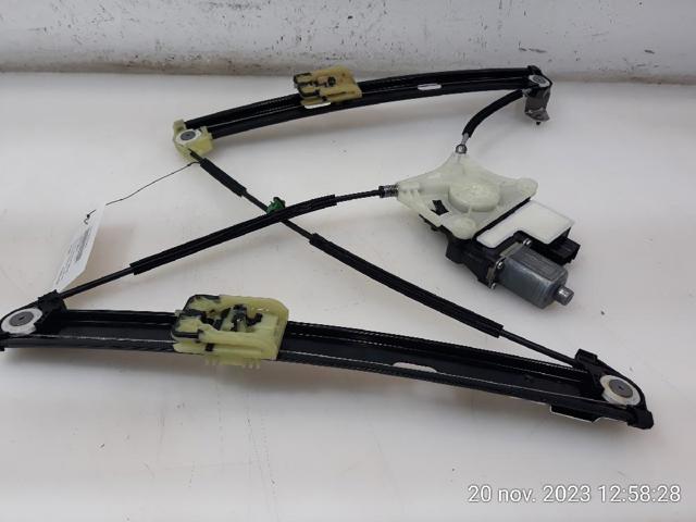 Mechanizm podnoszenia szyby drzwi przednich prawych 2G4837462B VAG