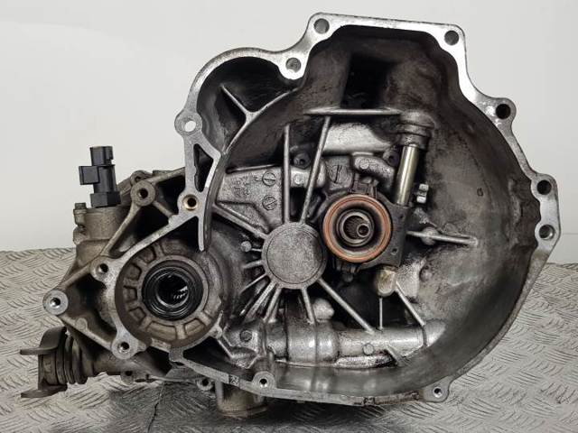 Mechaniczna skrzynia biegów w komplecie 2J6 NISSAN