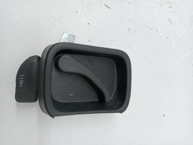 Klamka drzwi tylnych (skrzydłowych) prawa wewnętrzna 2K0827185B VAG