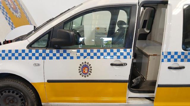 Kupić Drzwi przednie lewe Volkswagen Caddy III 2KB, 2KJ, 2CB, 2CJ w dobrej cenie