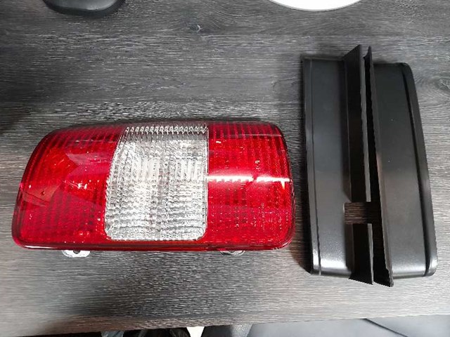 Lampa zespolona tylna prawa 2K0945096N VAG