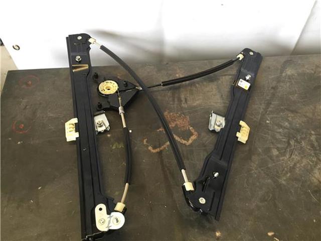 Mechanizm podnoszenia szyby drzwi przednich prawych 2K5837462 VAG