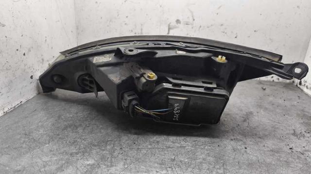 Reflektor prawy 2M5113W029BE FORD