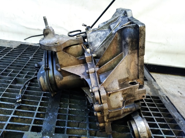 Mechaniczna skrzynia biegów w komplecie 2N1R7002ED FORD