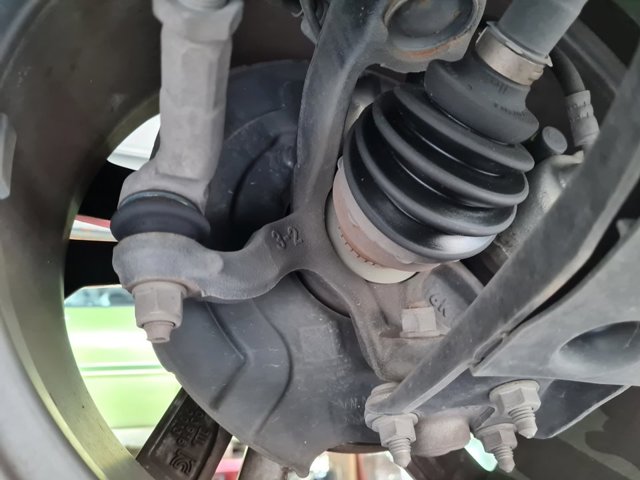 Czop (zwrotnica) przedni lewy 2Q0407255AF VAG