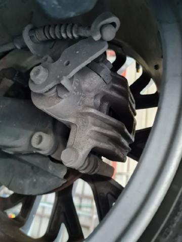 Zacisk hamulcowy tylny prawy 2Q0615424C VAG