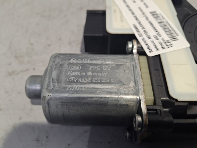 2Q1959881 VAG