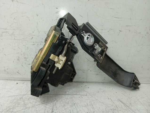 Zamek drzwi tylnych prawych 2S4AA26412BB FORD