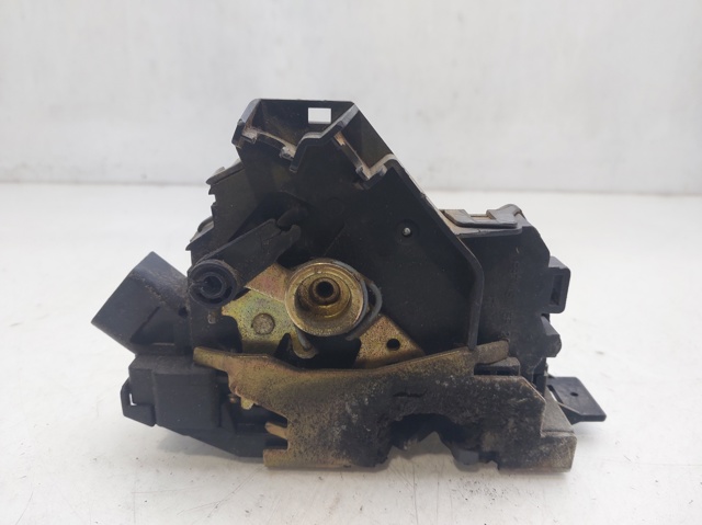 Zamek drzwi tylnych prawych 2S4AA26412BB FORD