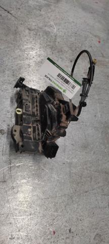 Zamek drzwi tylnych prawych 2S4AA26412BB FORD