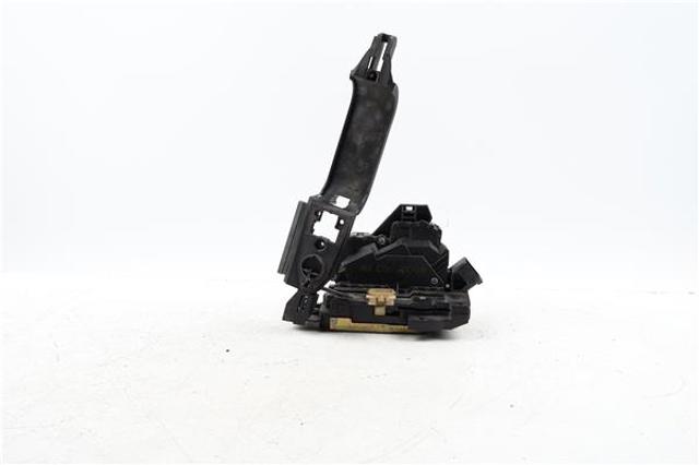 Zamek drzwi tylnych prawych 2S4AA26412BB FORD