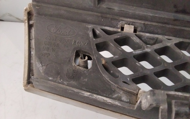 Atrapa chłodnicy 2S618200 FORD