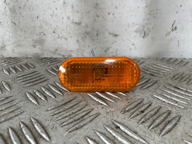 Powtarzacz kierunkowskazu na błotniku 2S6A13K354AD FORD