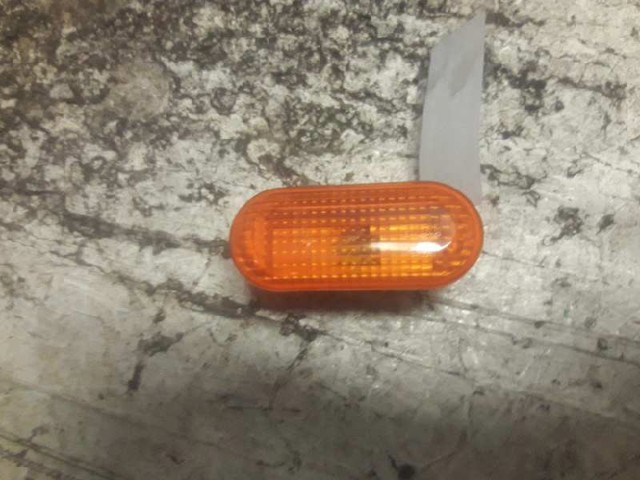Powtarzacz kierunkowskazu na błotniku 2S6A13K354AD FORD