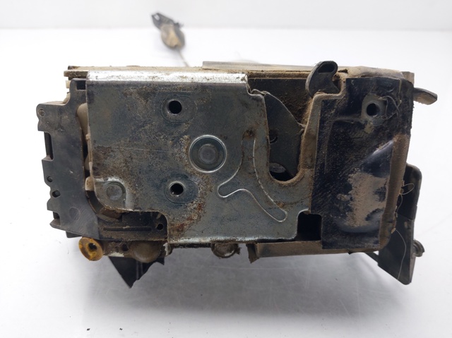 Zamek drzwi tylnych prawych 2S6AA26412BK FORD