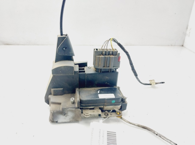 Zamek drzwi tylnych prawych 2S6AA26412BK FORD