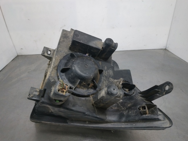 Reflektor prawy 2T1413006AE FORD