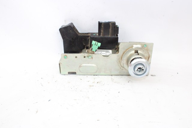 Zamek drzwi przednich prawych 2T1AV21812AE FORD