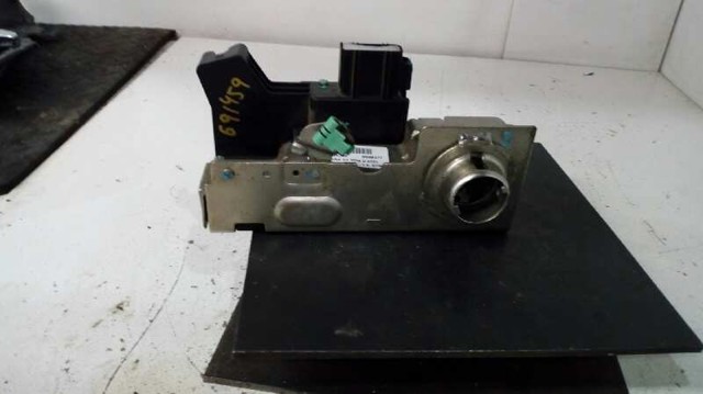 Zamek drzwi przednich prawych 2T1AV21812AF FORD